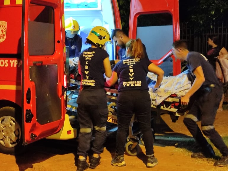 María González, de 26 años, sufrió golpes en la cabeza cuando aparentemente uno de los asaltantes la derribó.