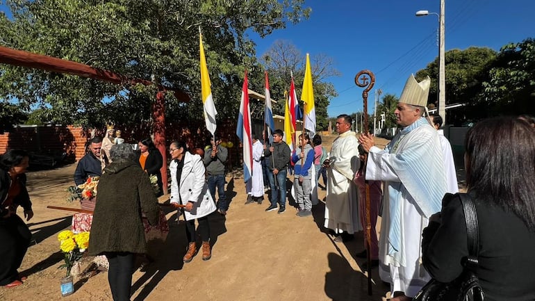 Procesión de la imagen de la Virgen del Carmen en Carmelo Peralta.