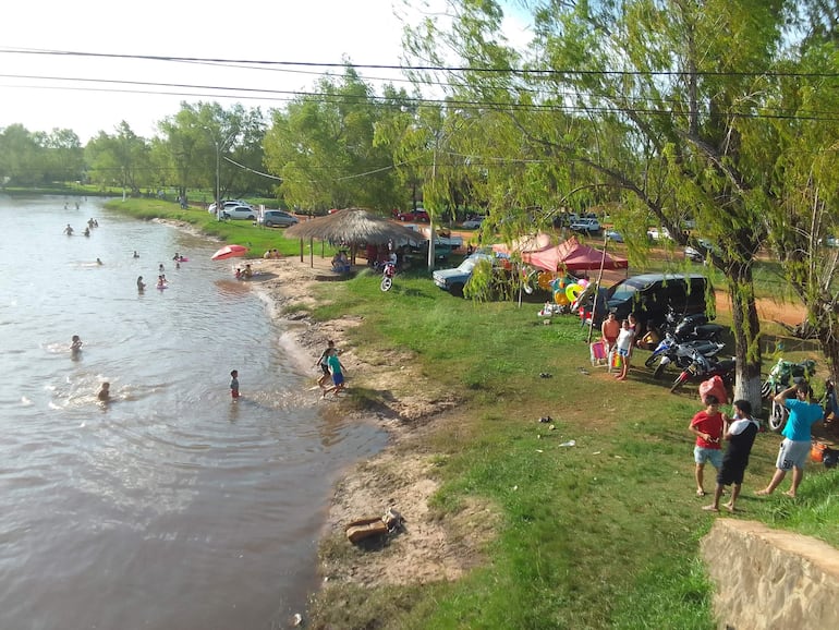 
El balneario cuenta con una amplia playa para el deleite de los visitantes 