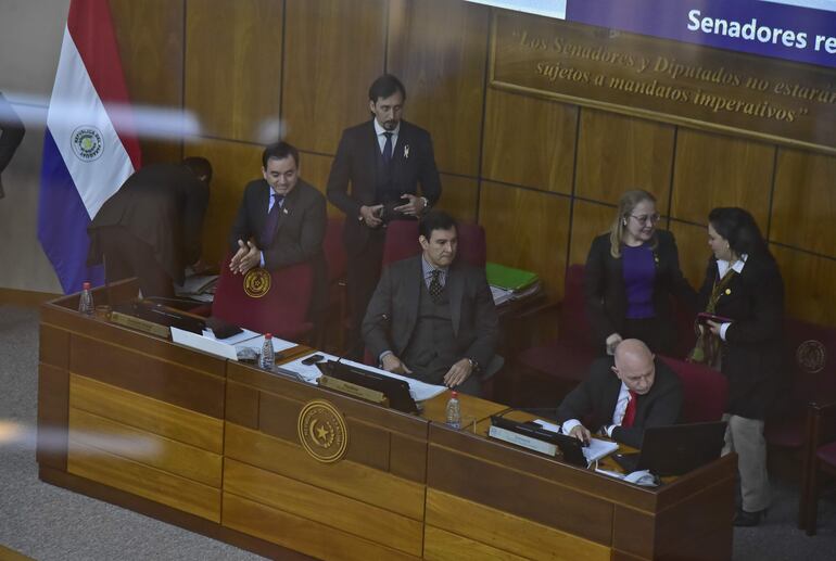 Silvio Ovelar, en la presidencia del Senado. 