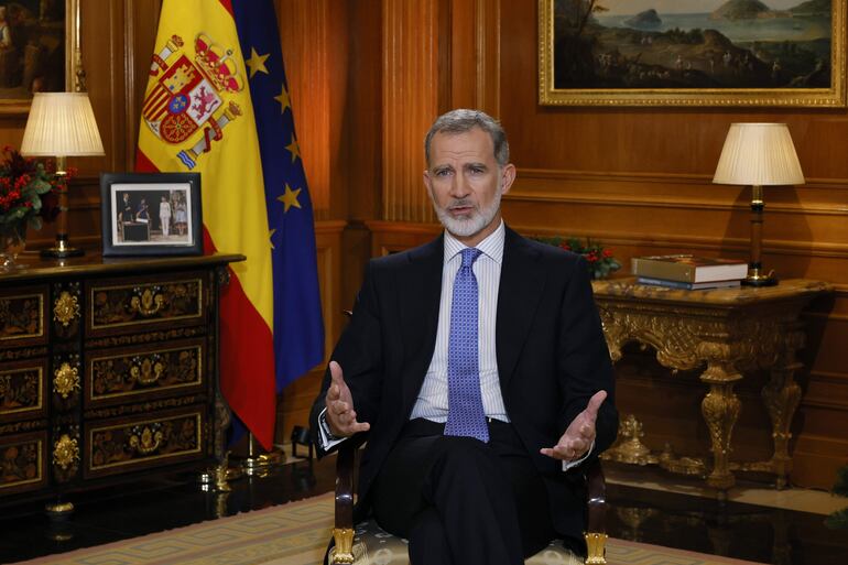 El rey Felipe VI en su tradicional mensaje de Navidad, el décimo de su reinado, en el que ha apelado al cumplimiento de la Constitución como garantía de unión y de progreso.