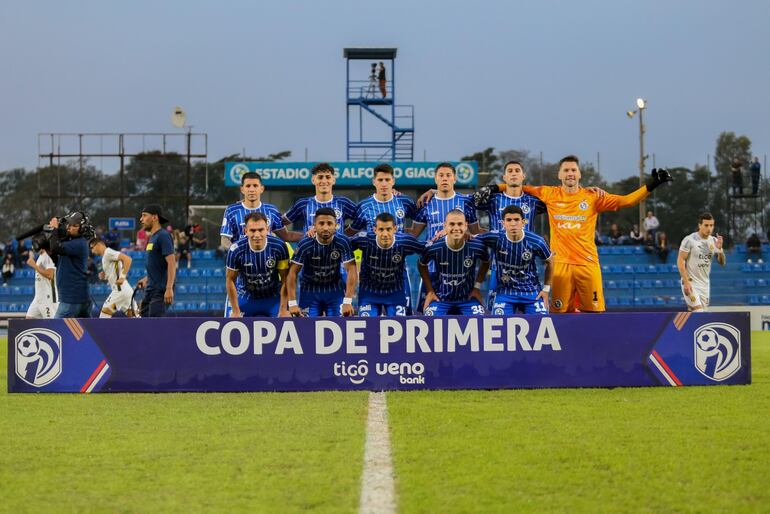 El once presentado por el entrenador de Sol de América, Roberto "Tiburón" Torres, en el empate con Guaraní. (Foto: APF)