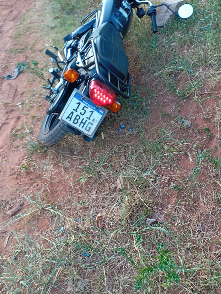 Incautan motocicleta durante procedimiento en Paraguarí.