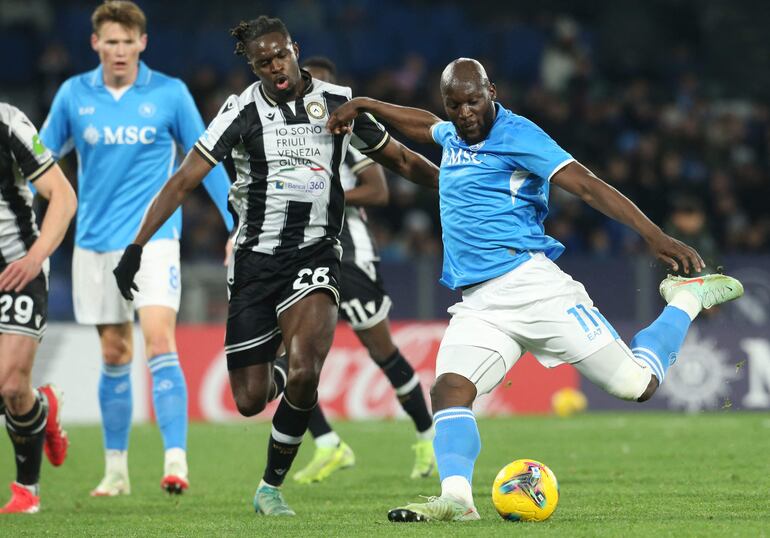 Napoli's Belgian forward #11 Romelu Lukaku (R) fights for the ball with Udinese's French defender #28 Oumar Solet (C) during the Italian Serie A football match between Napoli and Udinese at the Diego Armando Maradona Stadium in Naples on February 9, 2025. (Photo by CARLO HERMANN / AFP)