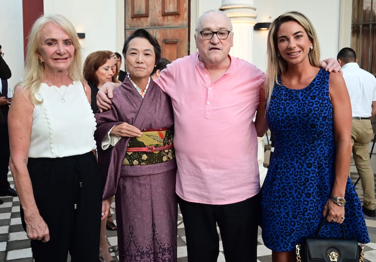 Nancy King, Yoshie Nakatani, embajadora de Japón, Nicolás Latourrette y Laura Ramos. 