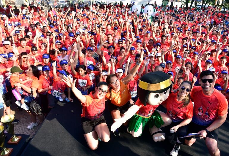 Todos los corredores obtuvieron una medalla por su participación en la corrida Tupi Aramboty.