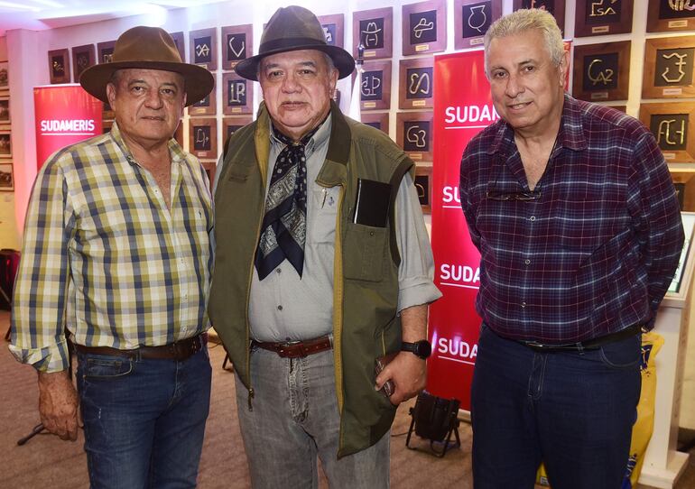 Víctor Suárez, Dr. Milner Ferreira y Blas Díaz de Bedoya.