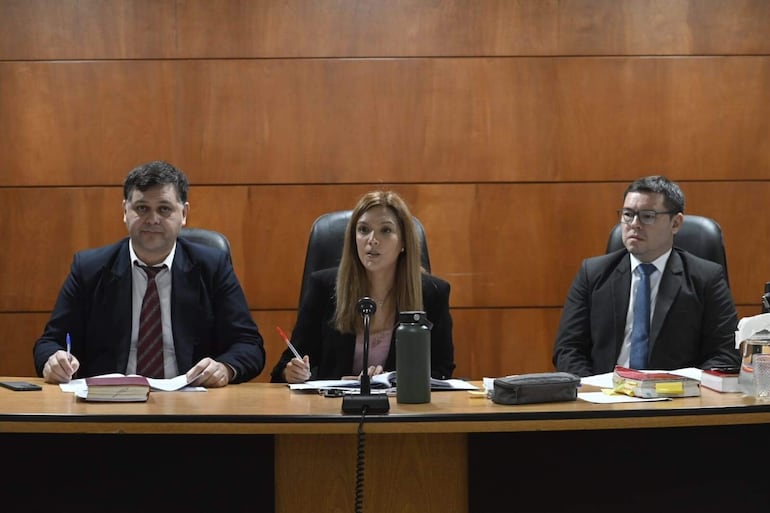 Los jueces Juan Dávalos, Inés Galarza (presidenta) y Pablino Barreto integran el Tribunal de Sentencia Especializado contra el Crimen Organizado.