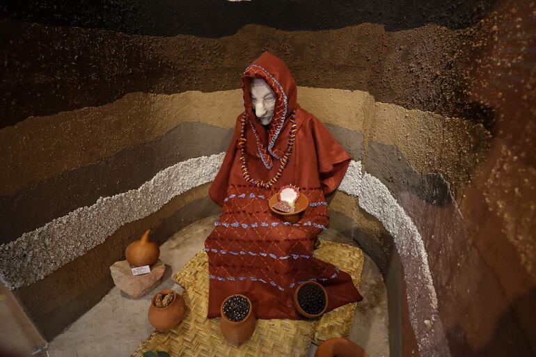 Artesanía en exposición en un museo en la población de Perucho (Ecuador). La Ruta Escondida de Quito alberga tesoros en forma de historia, cultura, naturaleza y gastronomía a la espera de ser encontrados por los turistas que se adentren a Puéllaro, Perucho, Chavezpamba, Atahualpa y San José de Minas, las cinco parroquias rurales de la capital ecuatoriana que la integran.