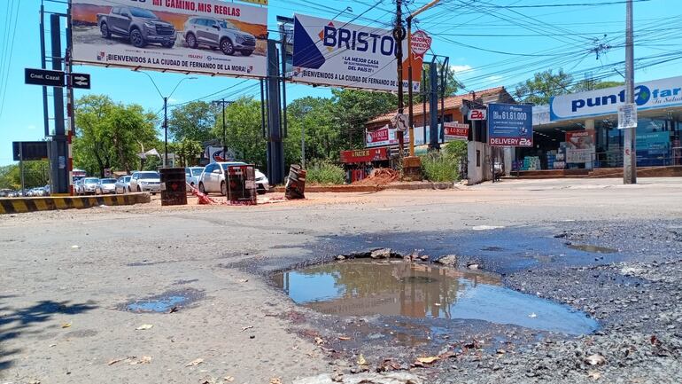 Pese al anuncio hecho del inicio del trabajo por el MOPC la avenida Mcal. López sigue en pésimas condiciones.