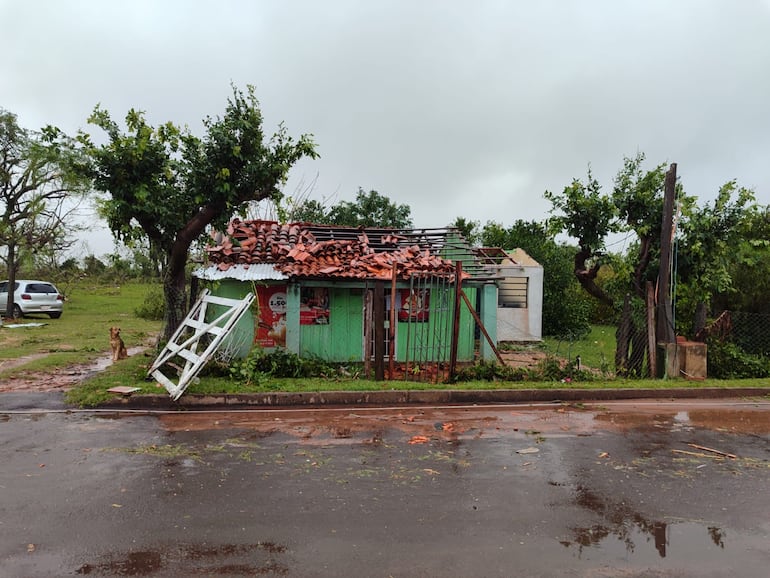 La comunidad de San Estanislao (Santaní) quedó conmocionada por el temporal que algunos describieron incluso como un “tornado” que afectó a la zona de Guaicá ayer .