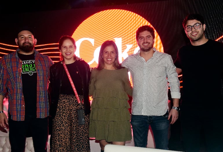 Ángel Almada, Stephanie Dragotto, Alejandra Gómez, Federico Espínola y Fabrizio Rehnfeldt en la Noche Coca-Cola de la Expo.