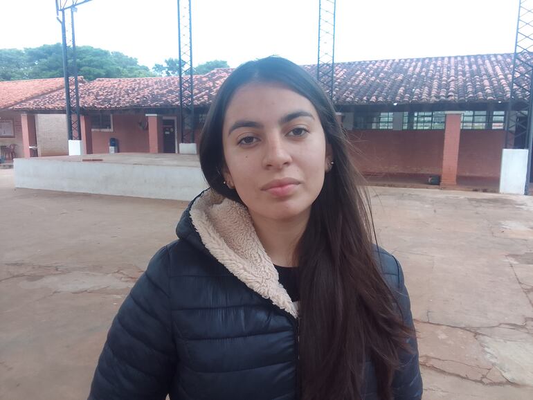 La presidenta del Centro de Estudiantes, Arami Bogado reclama la pronta terminación de la obra