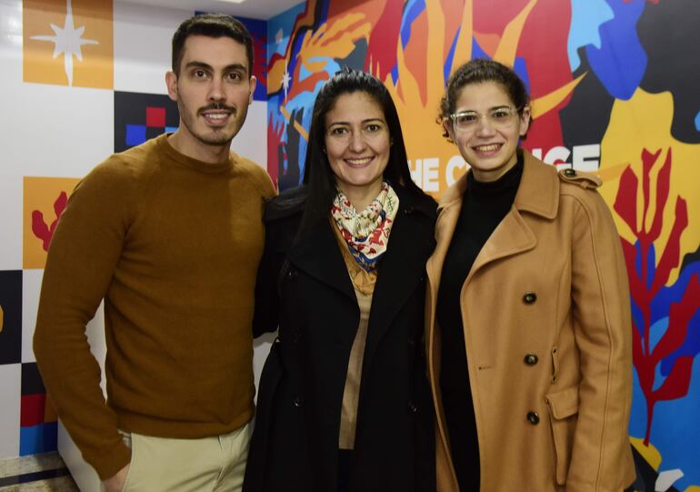 Sergio Lafarja, Natalia Salinas y Tai Ocampo.