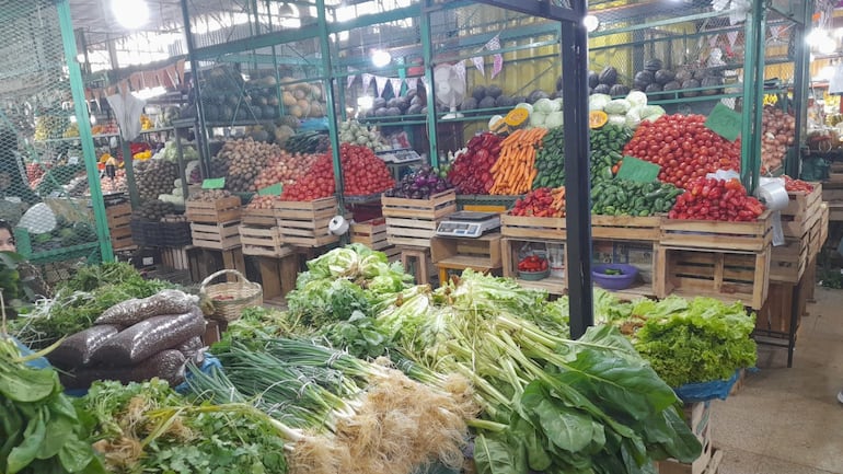 Verduras y hortalizas frescas en el Mercado de Abasto esta mañana.