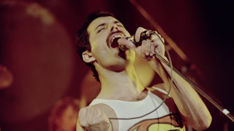 Freddie Mercury, el inigualable líder de la banda Queen.