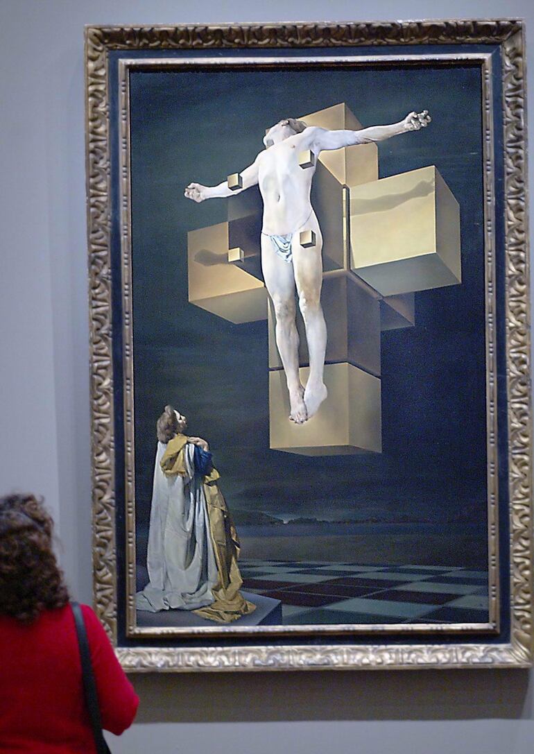 "Crucifixión Corpus Hypercubicus" (1951) del pintor español Salvador Dalí (1904-1989) Museo de Arte de Filadelfia.