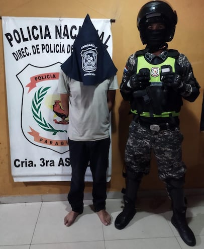 Este hombre fue aprehendido en flagrante comisión de un hurto agravado.