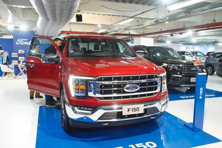 Imponente, elegante y robusta, así se presenta la Ford F150 en la feria de la Cadam Motor Show 2023.