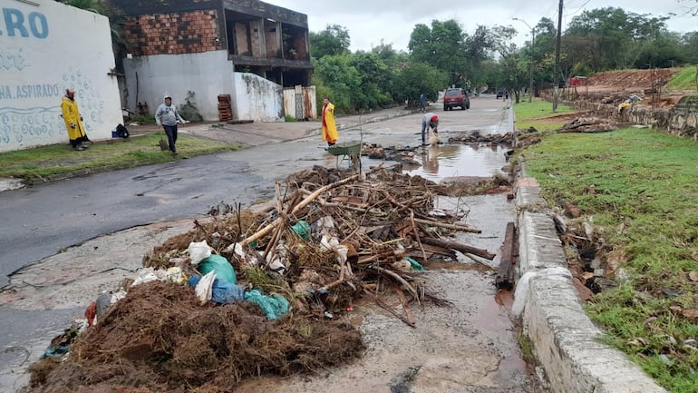 Acumulación de basura en Lambaré.