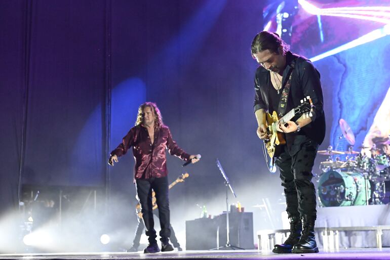 Fher Olvera y el guitarrista Sergio Vallín en un momento del show.