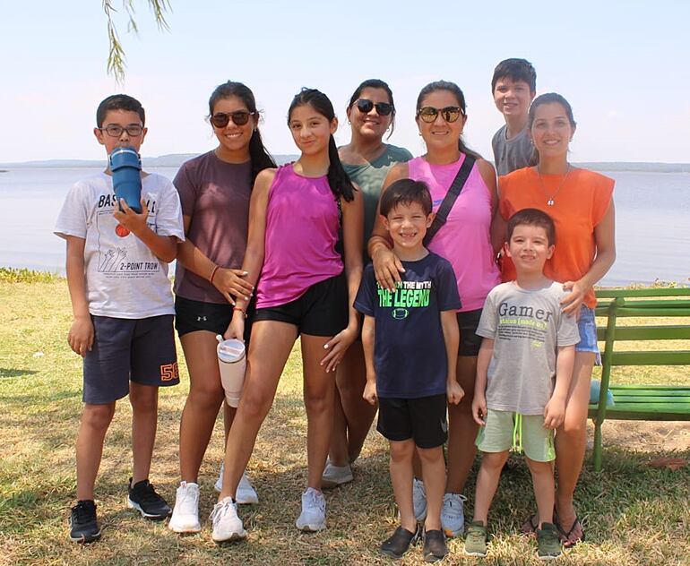 Camila Ojeda, Ivana Oviedo, Ana Paula Oviedo, Victoria Garcia, Daniela Escobar y Patrick Stewart y otros.