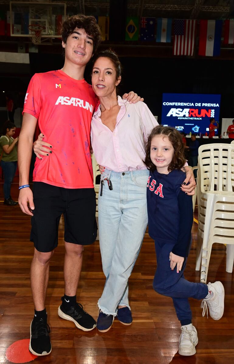 Nicolás Abente, María Laura Hellmers y Guillermina Ayala.