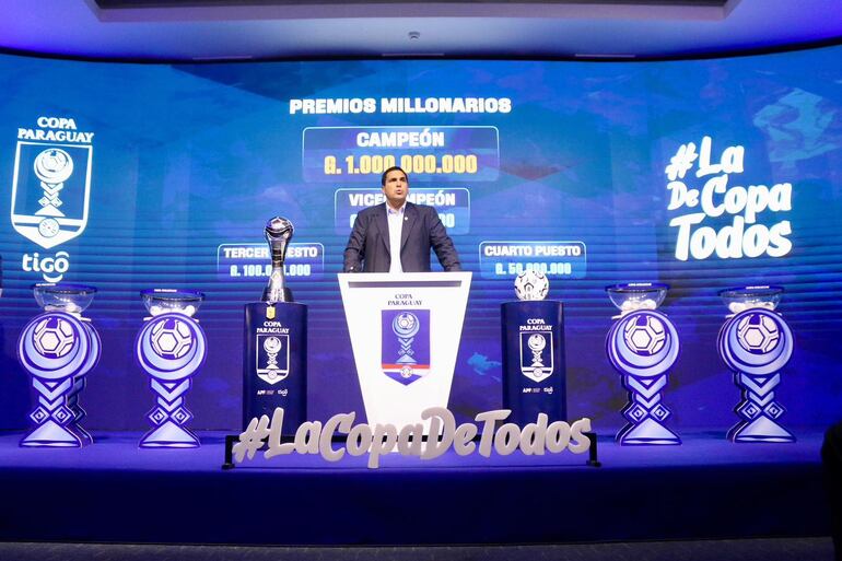 El presidente de la APF, Robert Harrison durante el sorteo de la sexta edición de la Copa Paraguay.