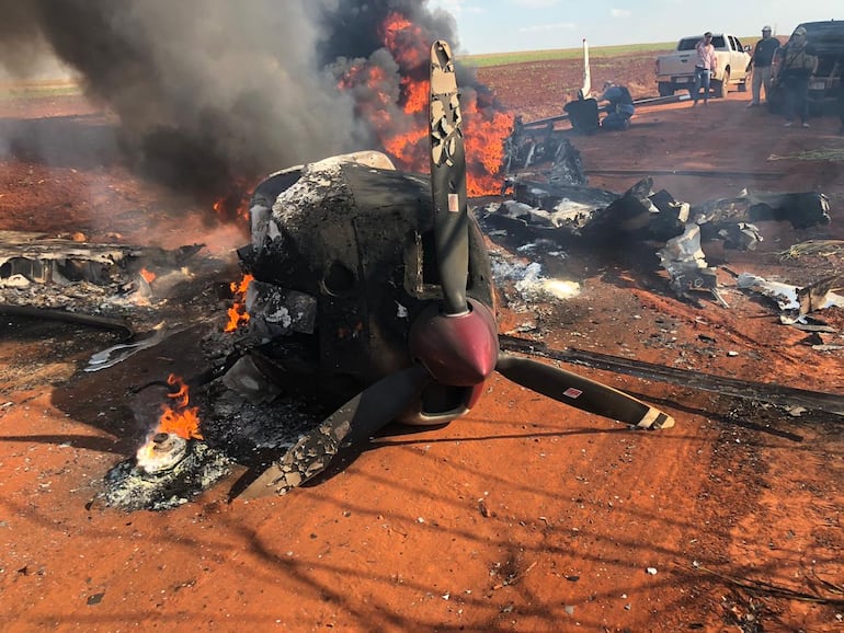 La avioneta fue hallada totalmente incinerada en un camino rural en Itakyry.