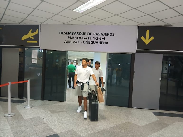 El plantel de Olimpia ya está en nuestro país. El miércoles enfrenta a Libertad