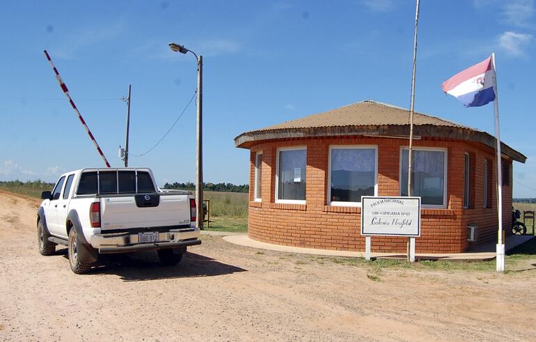 Acceso a la colonia Neufeld en Yuty (departamento de Caazapá). La comunidad fue ideada por el colono Nikolai Neufeld.