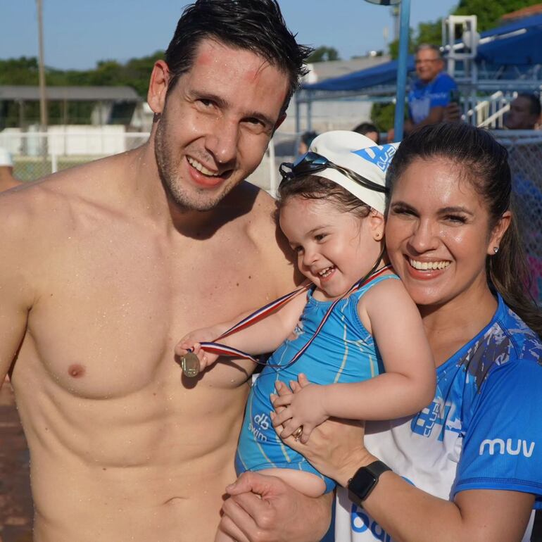 Siennita con sus papis Benjamín Hockin y Giulietta Mora. (Instagram/Benjamín Hockin)