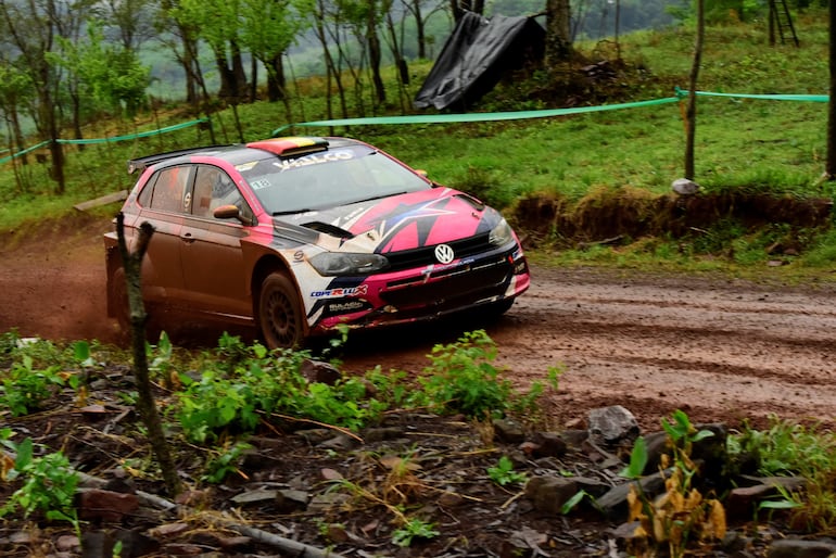 El piloto boliviano Marco Bulacia es el nuevo líder del Petrobras Rally del Paraguay, tras el abandono de Alejandro Galanti en la penúltima especial de la carrera.