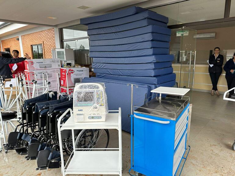 Los equipos médicos y mobiliarios para el Hospital Distrital de San Juan Nepomuceno.