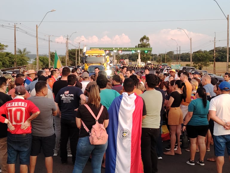 Peaje de Coronel Bogado: no suspenderán las manifestaciones ante promesas de reculada del MOPC