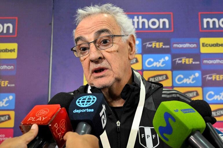 Jorge Fossati dejó de ser el entrenador de la selección de Perú