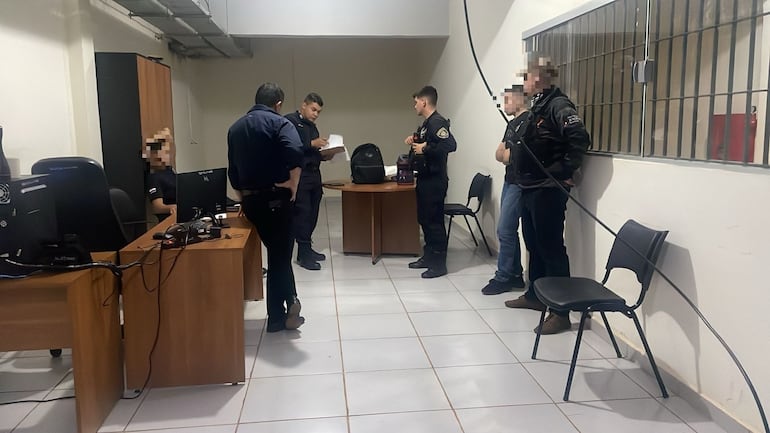 Agentes policiales incautaron el celular, tras disposición de la fiscalía.