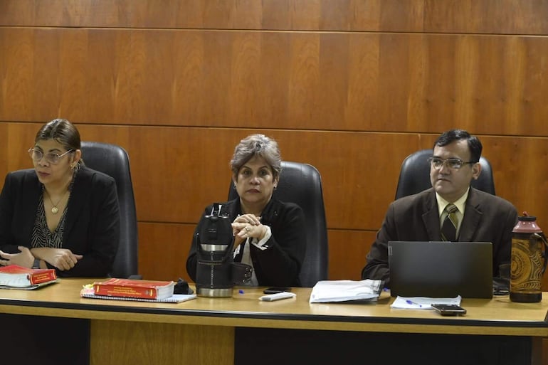 Cándida Fleitas, Laura Ocampo y Fabián Weisensee integran el Tribunal de Sentencia que tiene a su cargo el juicio oral y público a las directivas de Imedic SA.