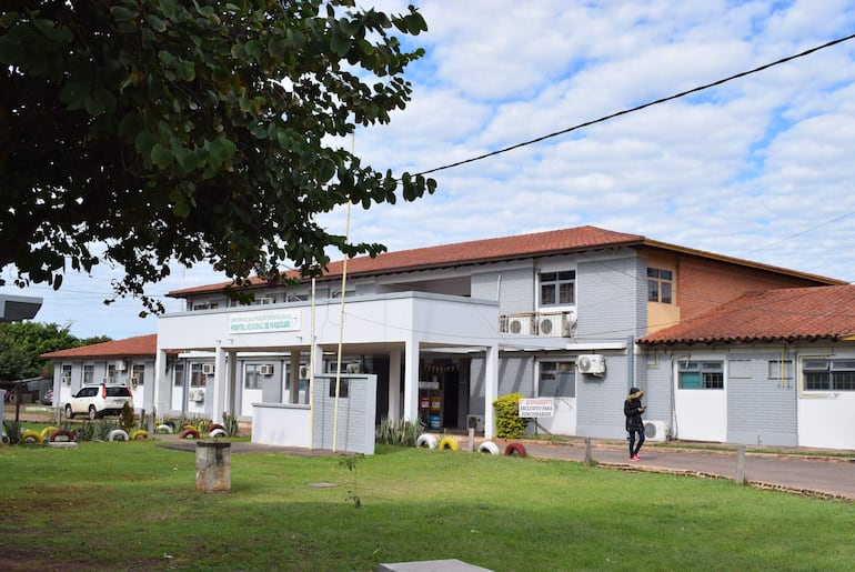 El personal de la estación de servicio fue intervenido en el Hospital de Paraguarí y se le extrajo un proyectil calibre 38 del brazo izquierdo.