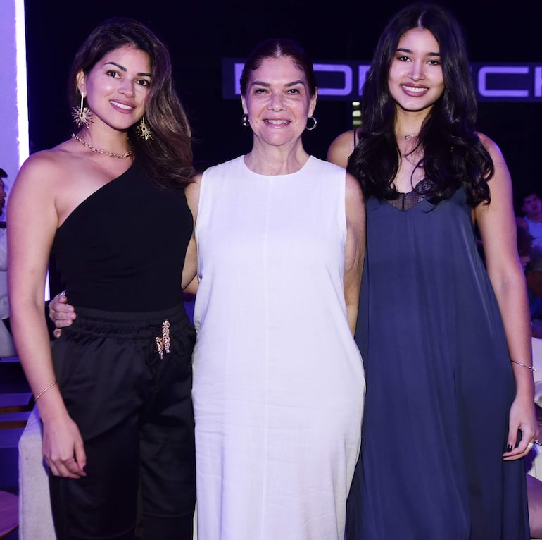 Cynthia Carrizosa, María del Mar Dos Santos y Thais Bracho.