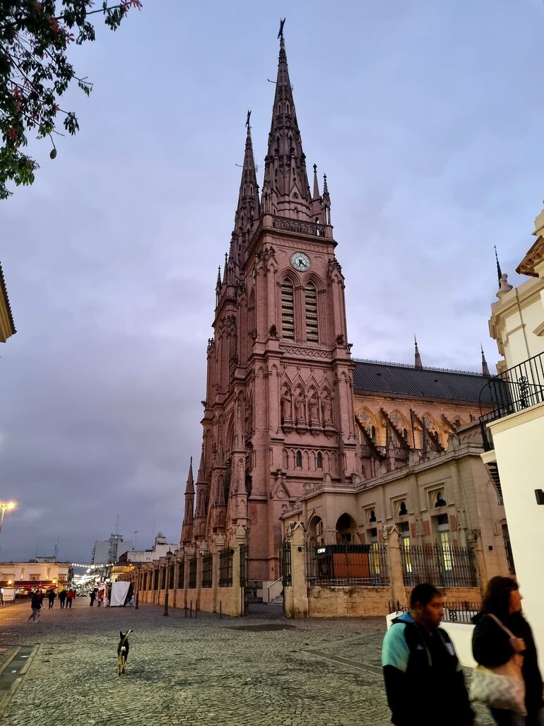 Basílica de la Virgen de Lujan en la ciudad de Luján a unos 70 km de Buenos Aires Argentina. 27 de junio de 2023.