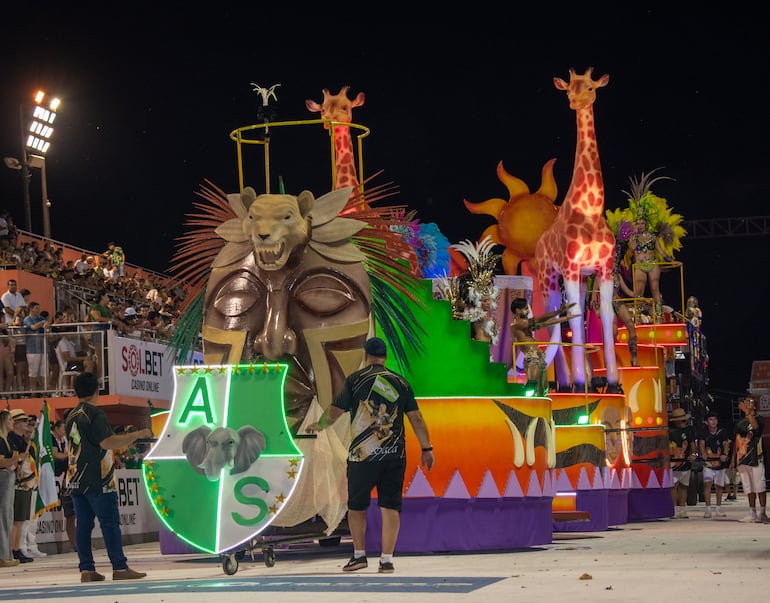 Explosión de ritmos y colores: se inició el Carnaval Encarnaceno 2025