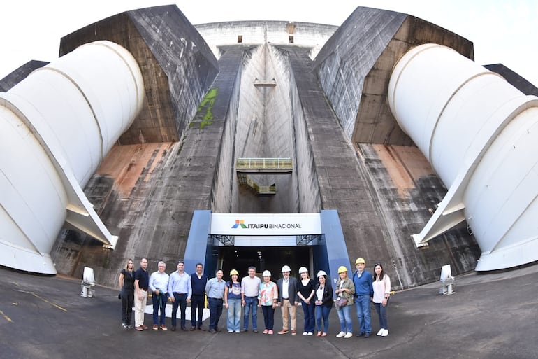 Directora gerente del FMI, Kristalina Georgieva, durante su visita a la Central Hidroeléctrica Itaipú.