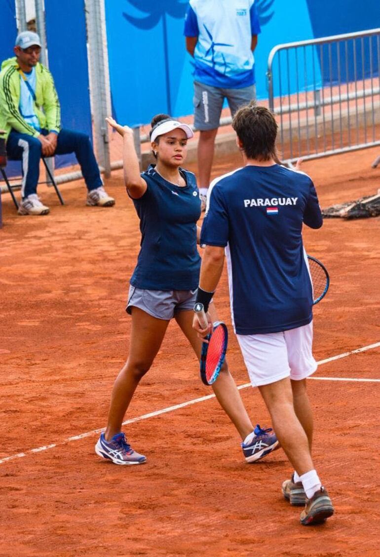 La dupla nacional compuesta por Leyla Brítez (18 años) y Martín Vergara (19) jugarán hoy por los  cuartos de final.