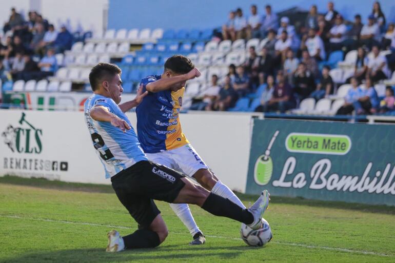 Guaireña y Luqueño se enfrentan en el Parque del Guairá.