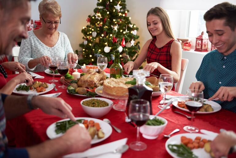 Familia en la cena navideña