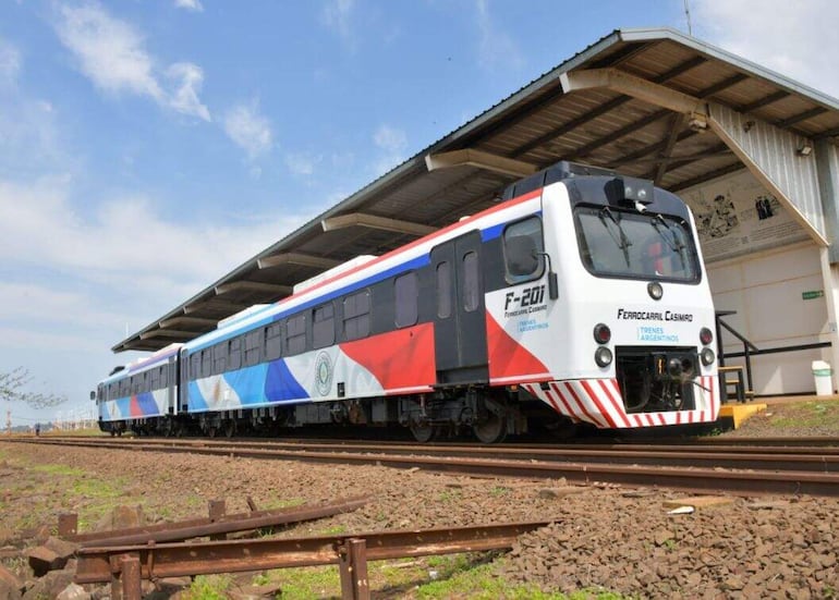 El único tren que funciona en el país el que une Paraguay con Argentina, las ciudades de Encarnación y Posadas.