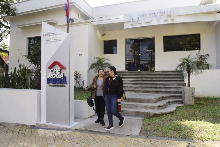 La oficina de Che Róga Porã se encuentra sobre la Avda. Mariscal López esquina Brasil (Asunción).