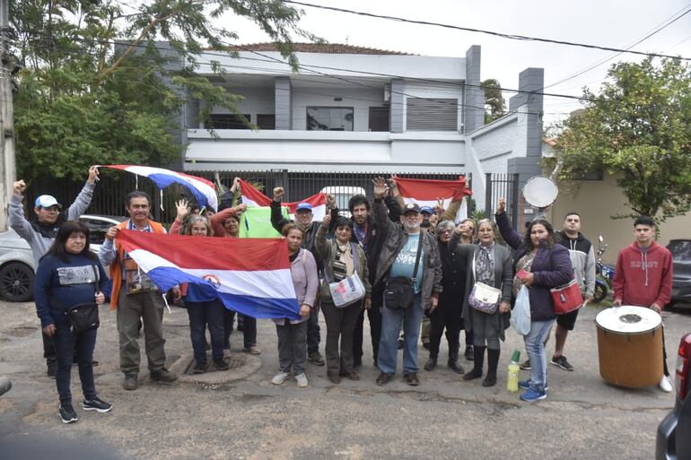 Los quinieleros se manifestaron este miércoles frente a la Conajzar.