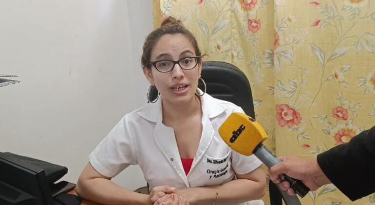 La mastóloga doctora Silvana Herebia atiende tres veces a la semana en el Hospital Regional de Pilar.